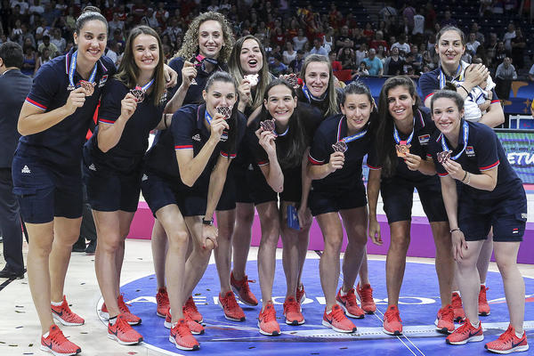 KOŠARKAŠICAMA PO 10 HILJADA EVRA: Vlada Srbije odredila nagradu za bronzane Marinine lavice!