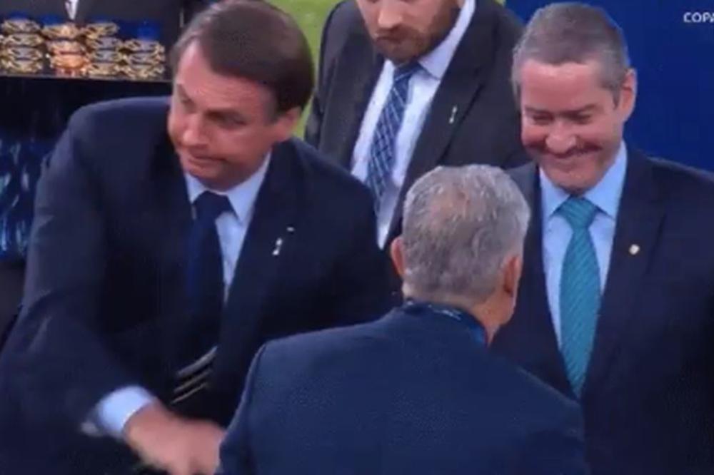 NISU HTELI NI DA GA POGLEDAJU: Selektor Brazila nije hteo ni da pruži ruku predsedniku države! Svi ga ispalili!