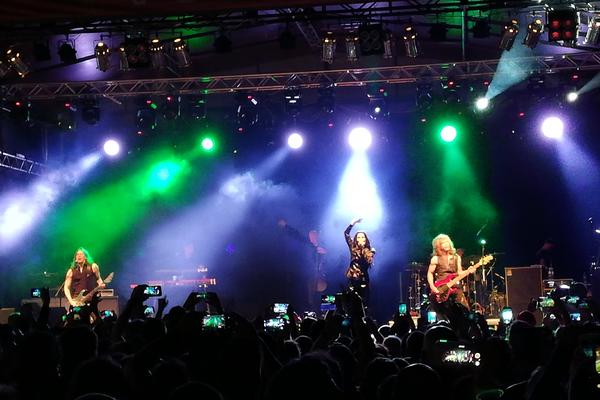 ESPRESO NA EXITU: Trep, tambura, opera, hevi metal (FOTO)