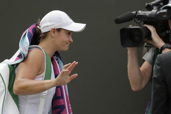 TENISKA VLADARKA IZLETELA S VIMBLDONA: Amerikanka joj presudila u osmini finala!