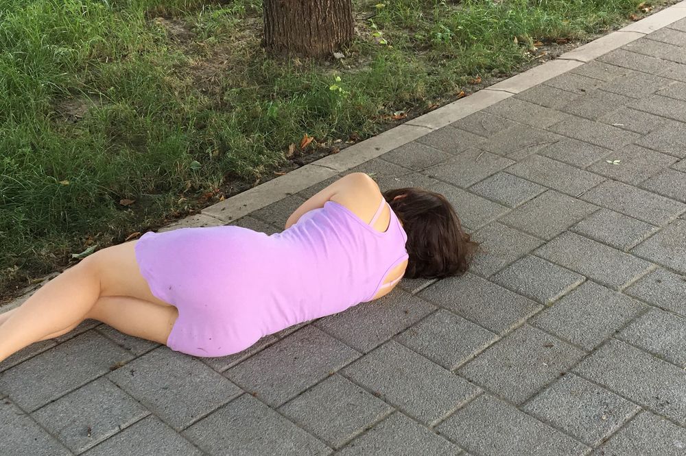 ODVALILA SE OD ŽIVOTA! Zašto posle Exita niko više ne priča o The Cure nego o ovoj devojci? (FOTO)