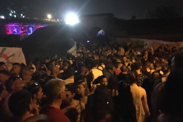 GRAĐANI NOVOG SADA REKLI ŠTA MISLE O EXITU: Ne smetaju nam gužve, ali festival MORA DA SE IZMESTI SA TVRĐAVE!