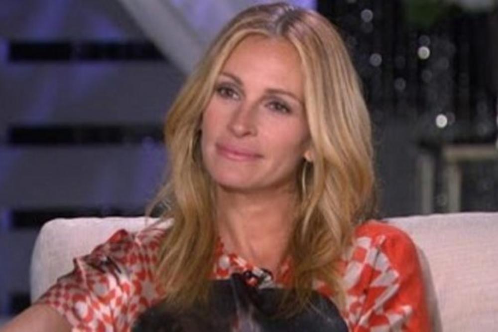 MIŠEL OBAMA NIJE DOSTOJNA DA ČISTI TOALET MELANIJI TRAMP! Reči Džulije Roberts ODJEKUJU AMERIKOM!