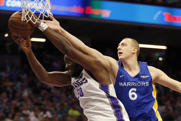 LETEĆI SRBIN ZALUDEO NBA: Smailagićev šou protiv Lejkersa!