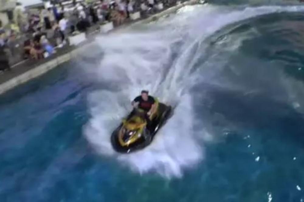 ŽELJKO MITROVIĆ ZADIVIO GOSTE VOŽNJOM PO JEZERU: Pogledajte šta je bilo posle, taj detalj je svima promakao (VIDEO)