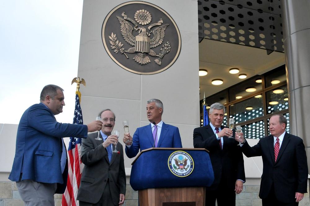 NAJJAČI ALBANSKI LOBISTA, TAČI I VESELJI DALI NOVAC ZA AMERIČKU AMBASADU? Veća je od BONDSTILA, u njoj se KROJI sve