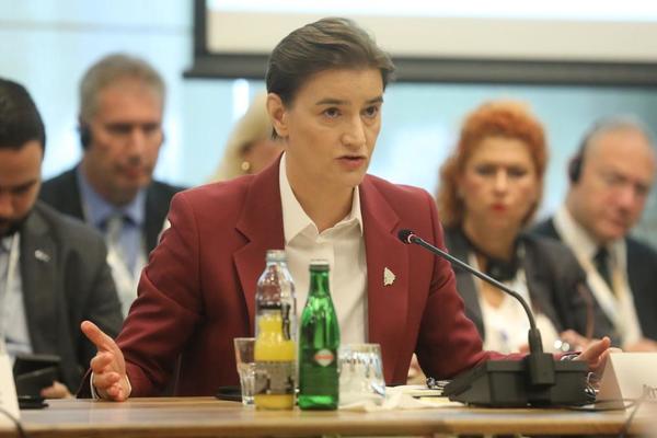 TAČNO SE ZNA KADA ĆE ANA BRNABIĆ POTPISATI ČLANSKU KARTU SNS! Odabrala je važan dan za sve NAPREDNJAKE