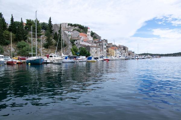 VELIKI INCIDENT NA PLAŽI NA JADRANU: Staford napao dete (5) i IZGRIZAO GA!
