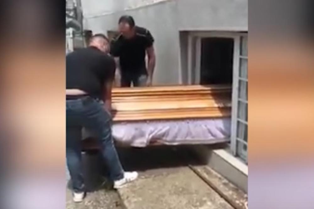 PREMINULE IZNOSE KROZ PROZOR BOLNICE! Zabranili da kovčeg prođe kroz vrata, HAVARIJA U POŽAREVCU (VIDEO)