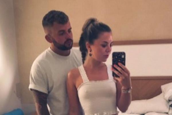 POSLALA RODITELJIMA SLIKU S DEČKOM SA LETOVANJA, PA HTELA DA PROPADNE U ZEMLJU OD BLAMA: Jedan detalj je sve otkrio