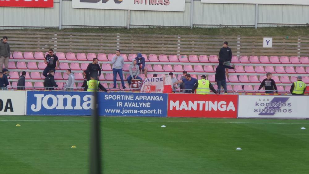 Navijači Zvezde su stigli na stadion u Marijampolju