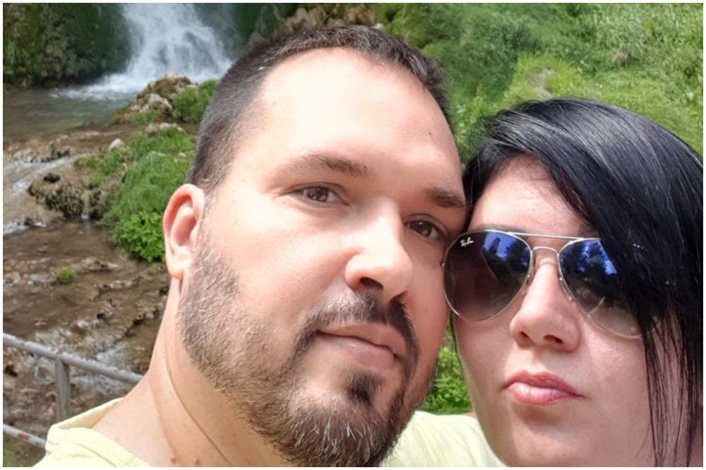 SLIKALI SU SE ISPOD VODOPADA, ALI JEDAN DETALJ IZA NJIHOVIH LEĐA NISU PRIMETILI: Sad im se svi SMEJU zbog toga