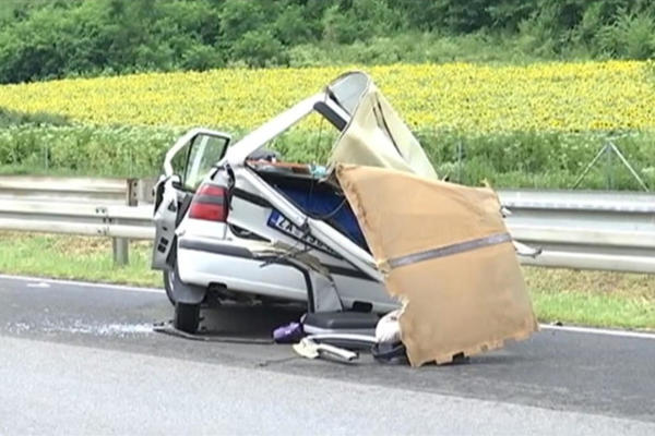 ZNA SE GDE SU SEDELI OTAC I ĆERKA KOJI SU POGINULI KOD MALE KRSNE! Beba je od udarca ISPALA IZ KOLA (FOTO)