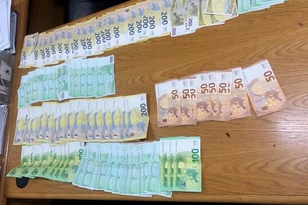 ALBANCI TRPALI PARE GDE SU STIGLI! Srpski carinici su im pretresli auto i NAŠLI BOGATSTVO (FOTO)