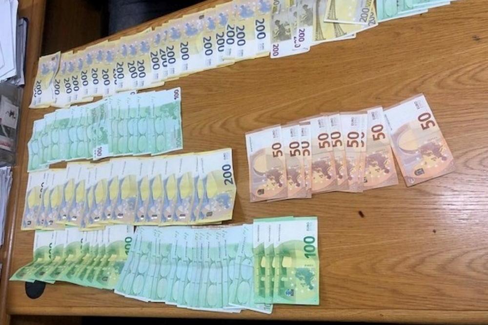 ALBANCI TRPALI PARE GDE SU STIGLI! Srpski carinici su im pretresli auto i NAŠLI BOGATSTVO (FOTO)