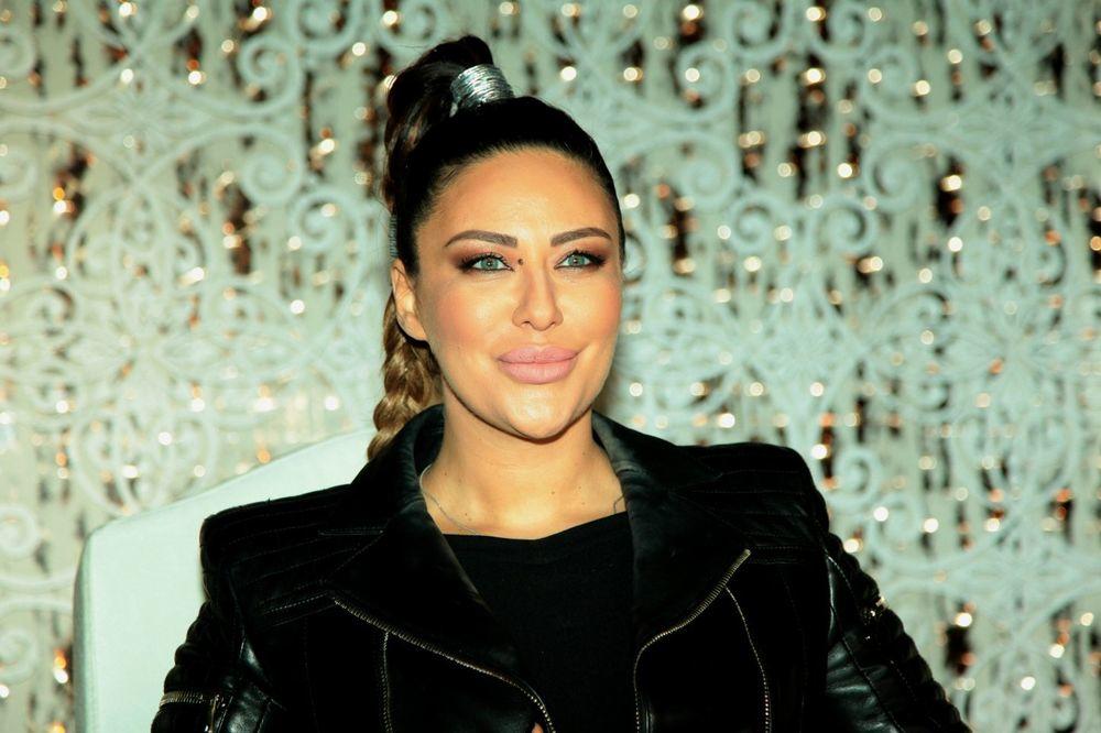 ANI NIKOLIĆ JE BAŠ STALO DO TOGA DA VIDIMO KOLIKO JE SMRŠALA: Sad se skinula GOLA i objavila snimak BEZ FOTOŠOPA!