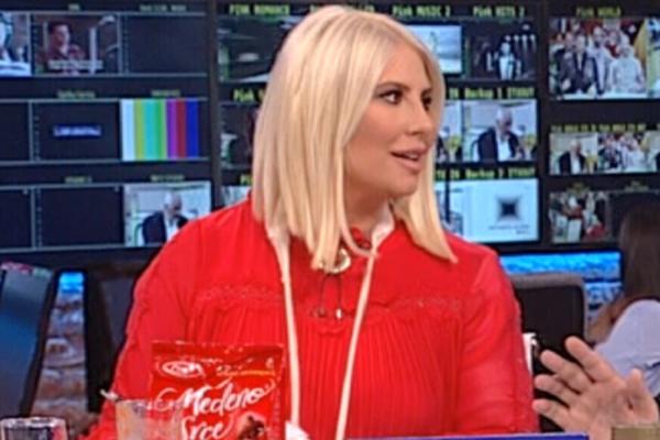 SARAPA NIJE MOGAO DA SAKRIJE EMOCIJE! Dea se vartila u JUTARNJI PROGRAM, a ono što je obukla će vas ODUŠEVITI!