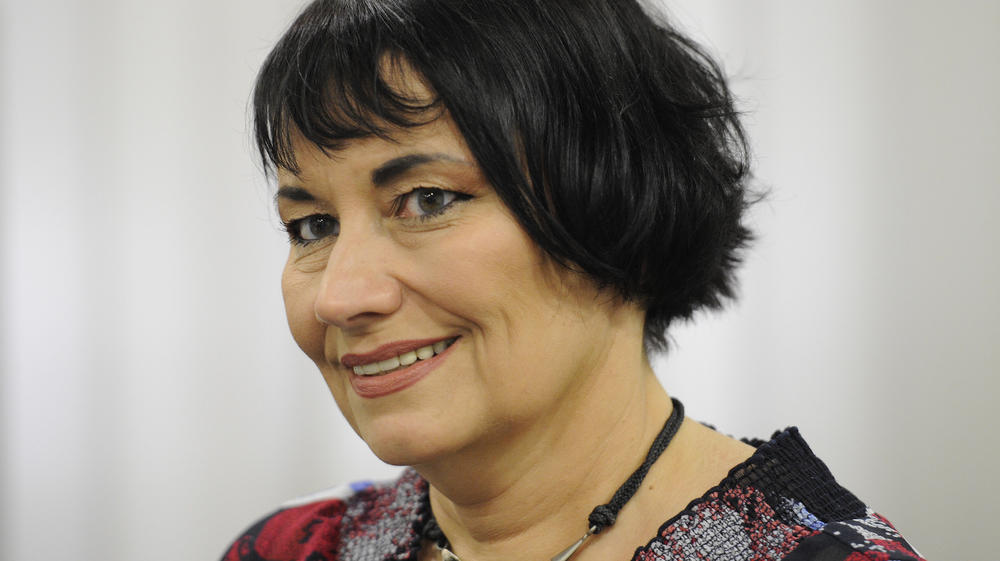 Ana Ristovic ANA RISTOVIĆ: Poezija je umetnički medij koji će uvek biti savremen i ...