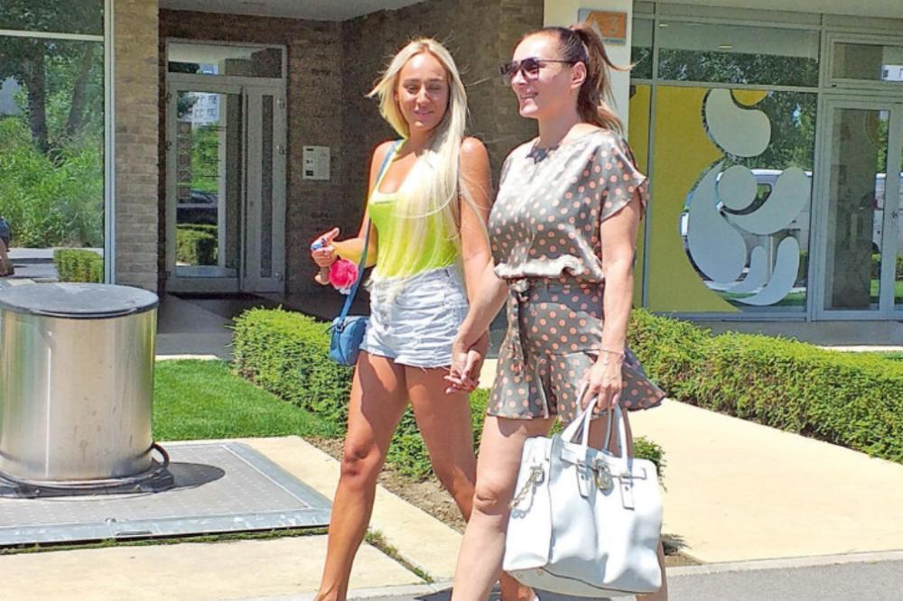 NAKON POBEDE U ZADRUZI, POZNATA JE I LUNINA TETKA: Mamu Anabelu svi znate, a evo kako izgleda njena sestra! (FOTO)