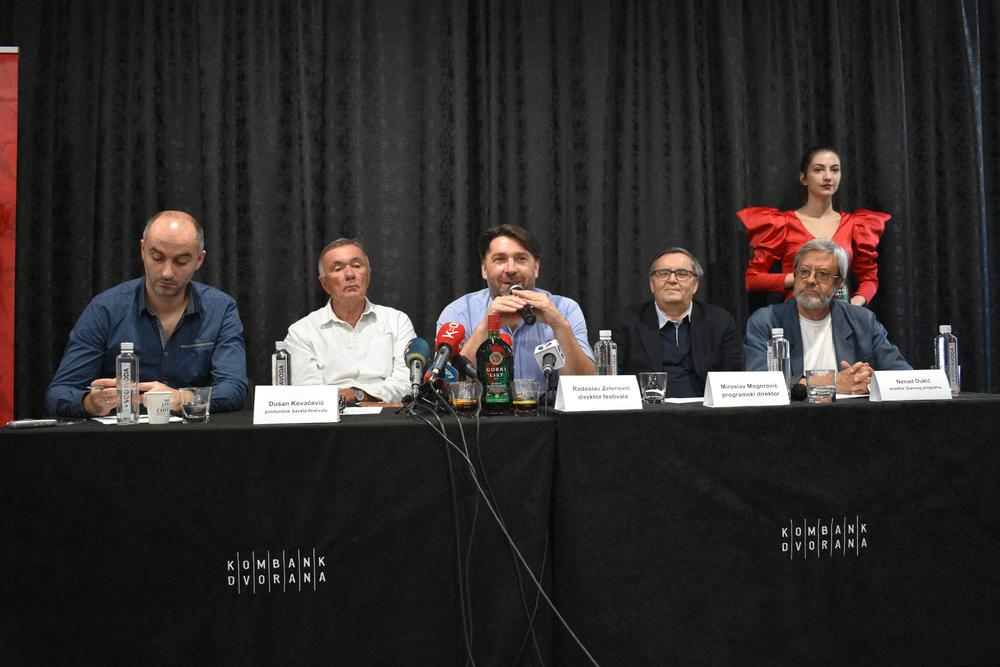 Sa pres konferencije  