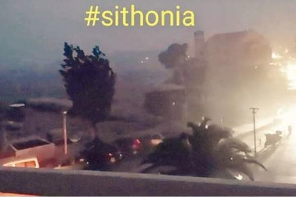 SRPSKA VODITELJKA U PAKLU GRČKOG NEVREMENA: Oglasila se 16 sati nakon DRAME i objavila JEZIV PRIZOR (FOTO)