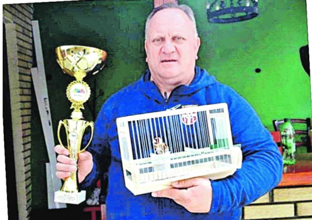  Goran Cvetanović sa nagradom  