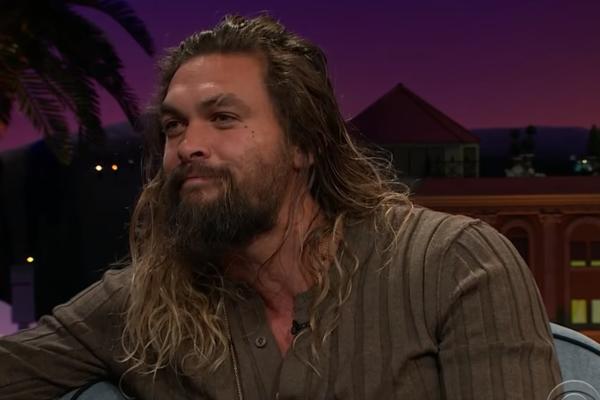 DŽEJSON MOMOA SE SKINUO, ISPAO MU TRBUH! Žene širom sveta U SUZAMA! (FOTO)