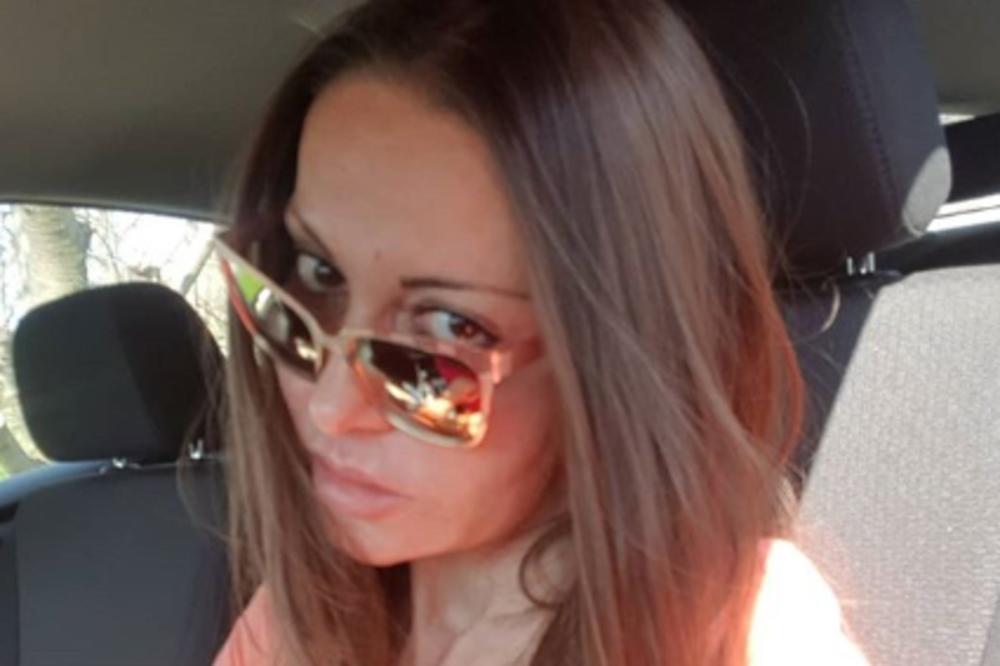 SVI JE ZNAMO KADA NEMA ODEĆE NA SEBI! Ovako SRPSKA STRIPTIZETA izgleda na OSTROGU! HIT FOTKA