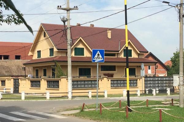 ČUMETOVA KUĆA JE ZAKATANČENA! Tamo je bila samo JEDNA PLAVUŠA! Gde sada ide Ljubiša Buha?