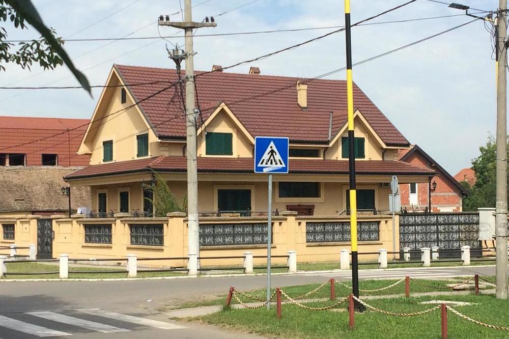 ČUMETOVA KUĆA JE ZAKATANČENA! Tamo je bila samo JEDNA PLAVUŠA! Gde sada ide Ljubiša Buha?