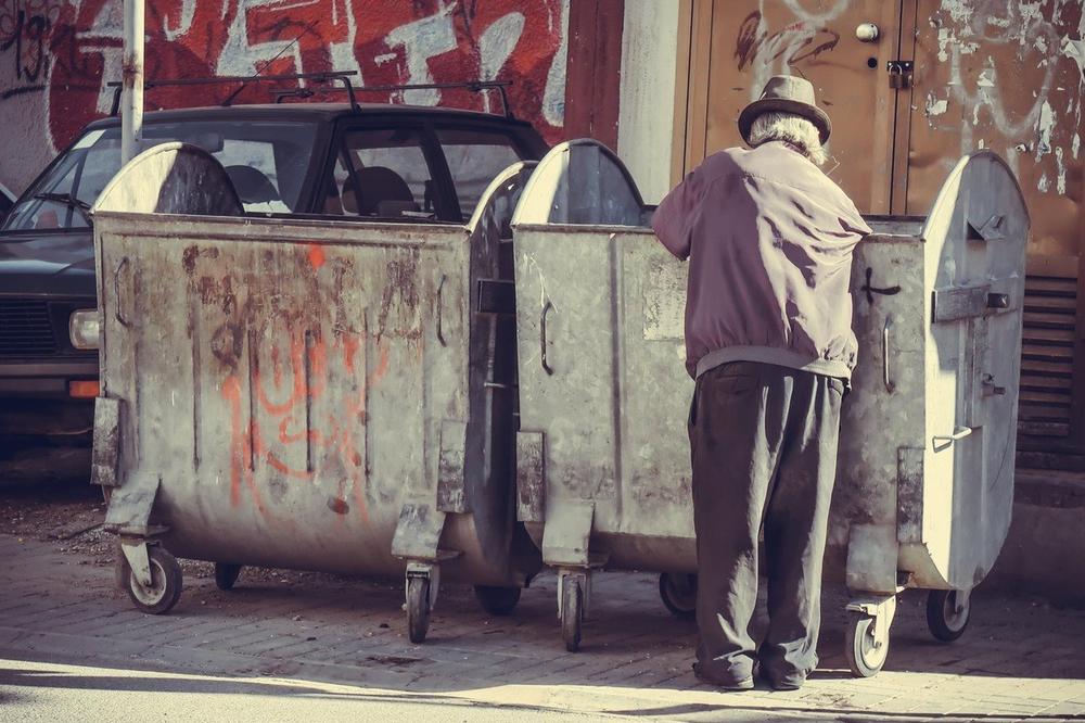 ONI ŽIVE U APSOLUTNOM SIROMAŠTVU: I za hlebom plaču, ko može da pomogne, OVO JE ADRESA (FOTO)