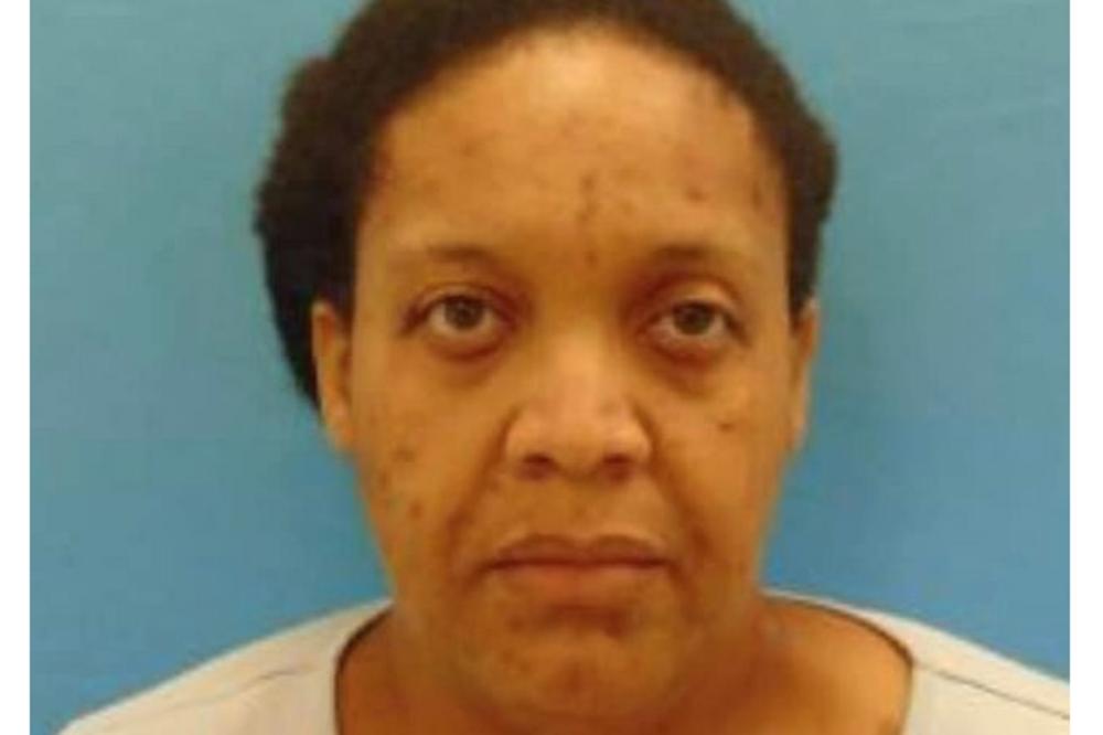 TRI GODINE JE U SVOJOJ KUĆI KRILA UŽAS! Primoravala je i svoju ćerku da živi sa tim, meštani su zgroženi!