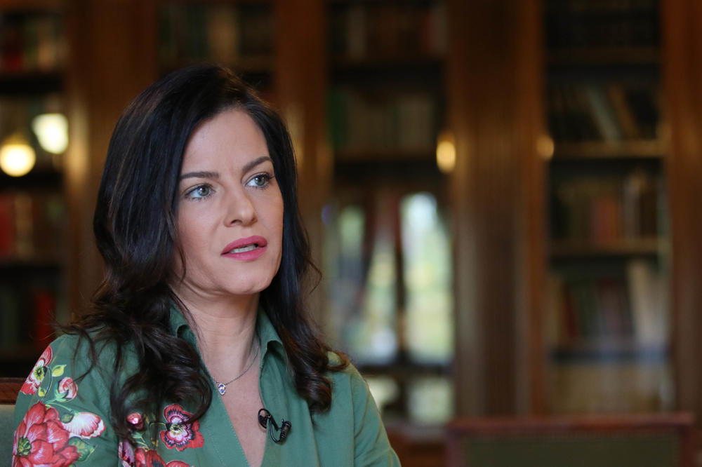 MINISTARKA OBRADOVIĆ ODBRUSILA: One koji krše mere poslati u kovid bolnice da nose 8 sati skafandere i boce