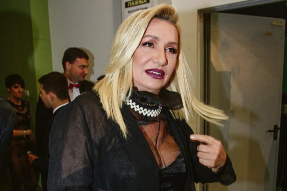 JAVNO PROGOVORILI O PEVAČICI, NADAJU SE NAJBOLJEM: Komšije Vesne Zmijanac ZABRINUTE zbog njene BOLESTI