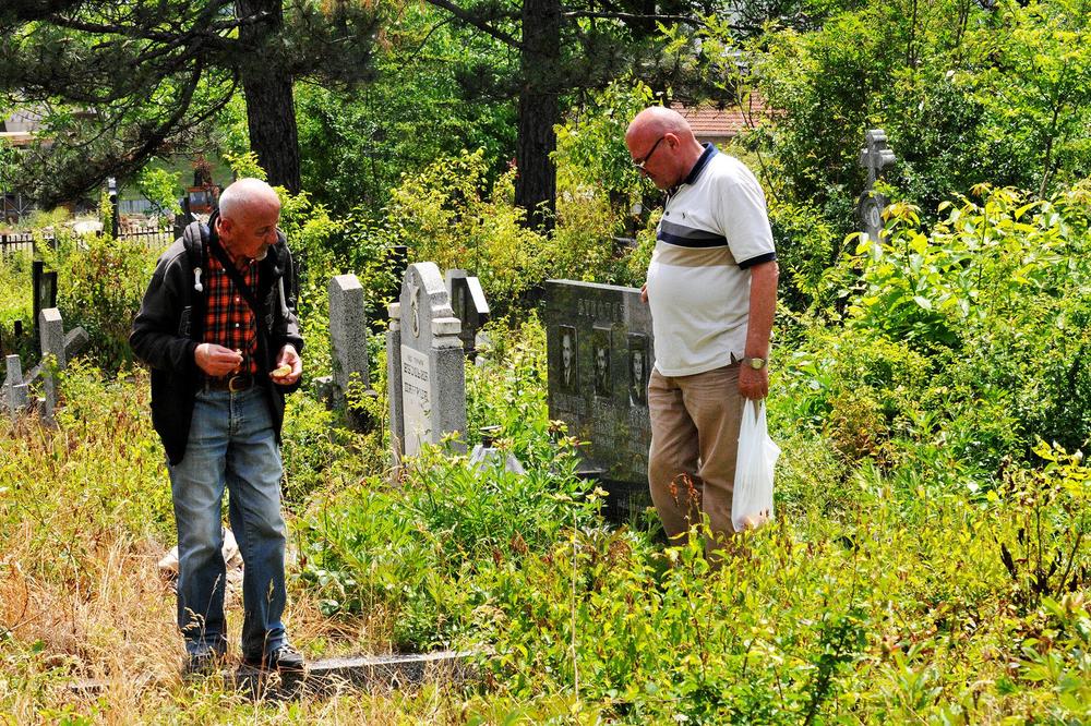 ALBANCI SE IŽIVLJAVALI NAD SRPSKIM SVETINJAMA! Porušeno 20 spomenika u LIPLJANU!