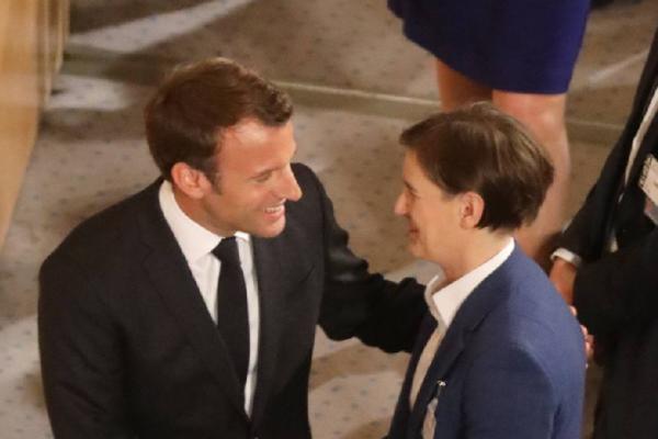 MAKRONU OSTAO VRUĆ KROMPIR: Američki STRUČNJAK za BALKAN otkrio koja je MISIJA francuskog PREDSEDNIKA U BEOGRADU