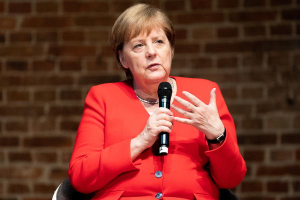 ŽALIM ZBOG OVE ODLUKE! Angela Merkel se nakon duge pauze ISKRENO OBRATILA NEMAČKOJ NACIJI