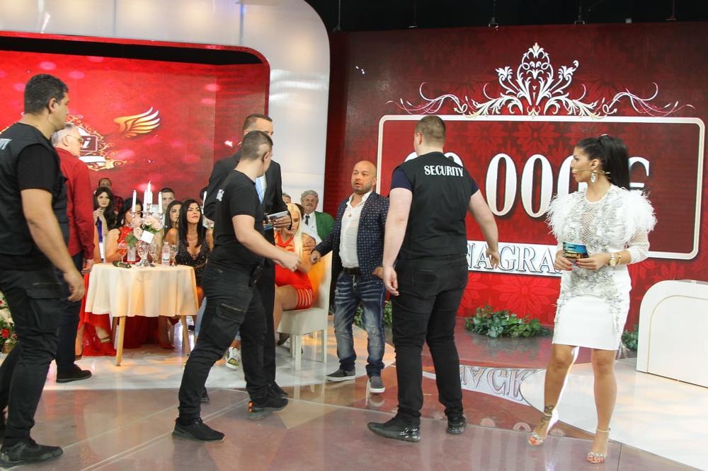 DA LI JE MOGUĆE DA JE ON IZBAČEN? Posle ovoga više ništa neće biti isto! (FOTO)