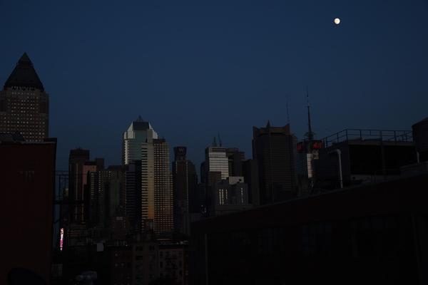 Zbog požara 70.000 ljudi bilo bez struje, stajali vozovi, železnice, liftovi... MENHETN SATIMA BIO U MRAKU