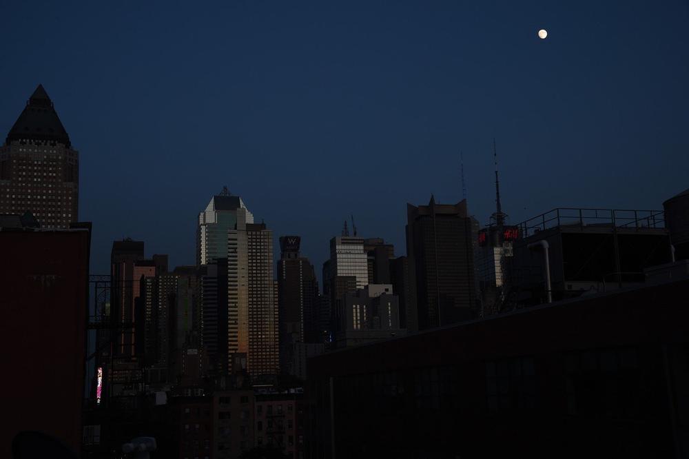 Zbog požara 70.000 ljudi bilo bez struje, stajali vozovi, železnice, liftovi... MENHETN SATIMA BIO U MRAKU