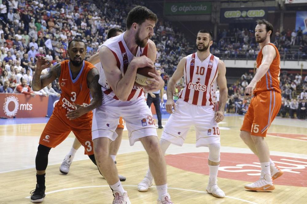 KUZMIĆ U KOMI! IMA POVREDE GLAVE! Trenutno ga operišu, a posle ga prebacuju za Beograd!