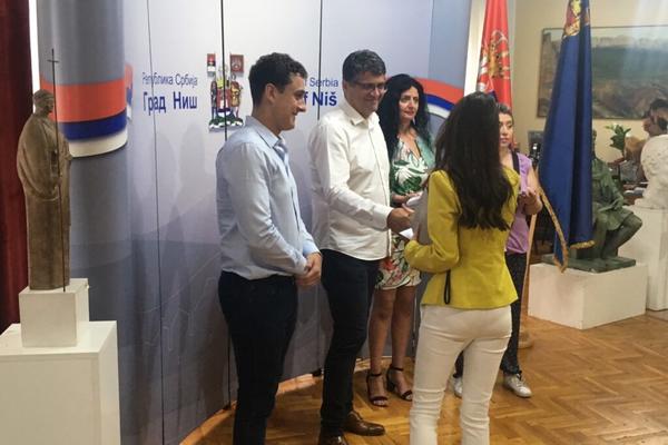 MUZIČKI SPEKTAKL U NIŠU: Izvođači na PRIJEMU povodom koncerta u spomen-parku Bubanj!