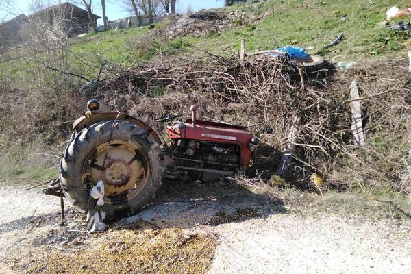 VOZAČ TRAKTORA POGINUO KOD POŽEGE! Sleteo sa puta u livadu, preminuo na licu mesta