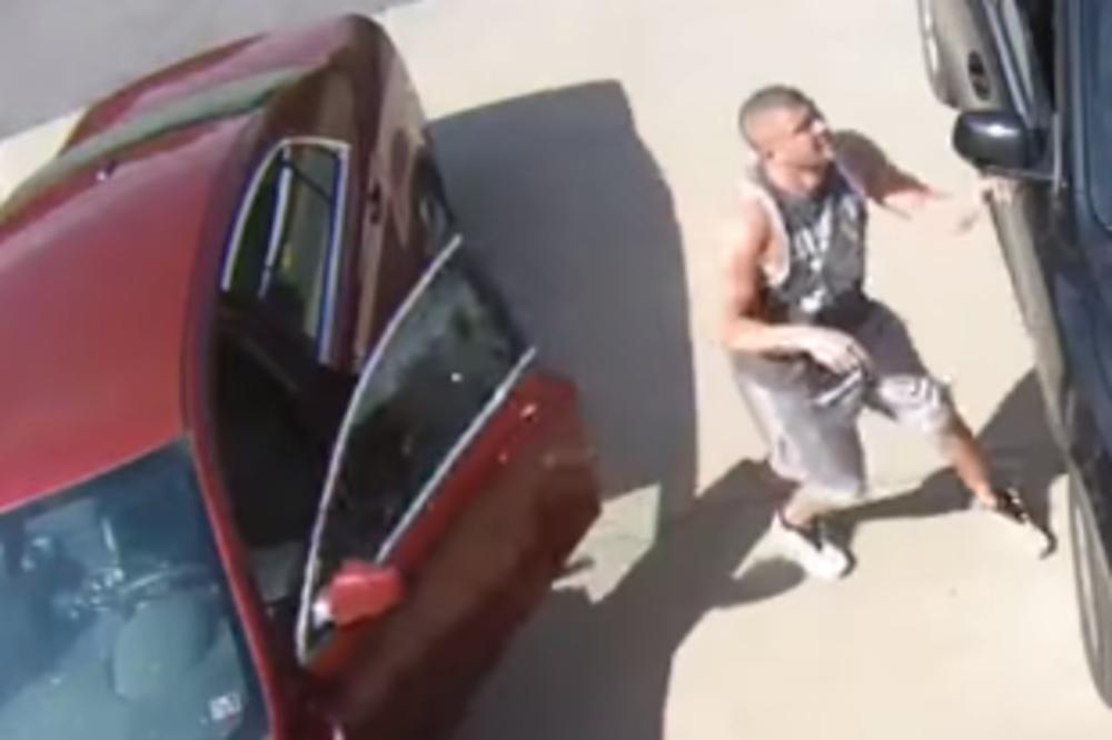 OVAJ TATA JE PRAVI SUPERHEROJ! Sa neba mu je na glavu poletelo nešto NEOČEKIVANO, a on se snašao ZA MEDALJU (VIDEO)