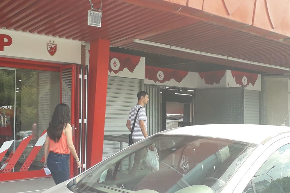 ON MNOGO VOLI ZVEZDU: Ulovili smo Nikolu Žigića kod Marakane pred meč sa Suduvom - pogodite šta je radio!