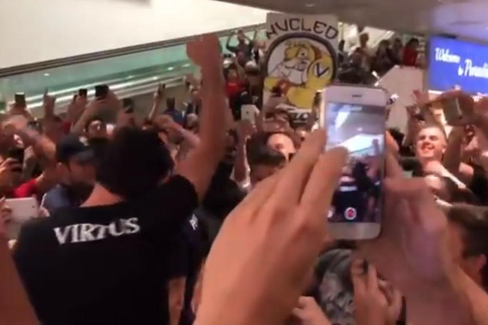 EKSTAZA! TEODOSIĆ STIGAO U BOLONJU: Navijači mu priredili doček koji će zauvek pamtiti!