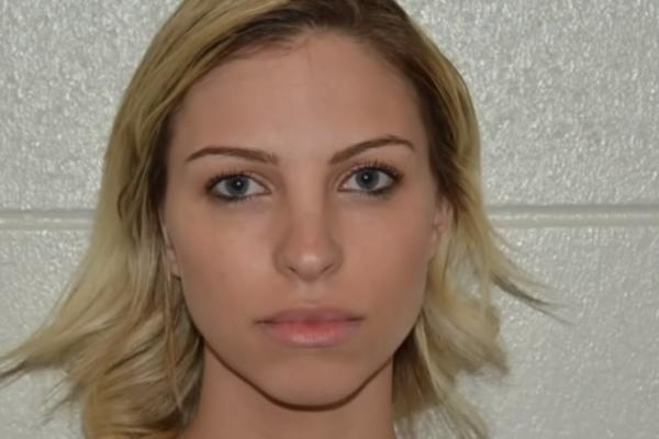 UČITELJICA IMALA ODNOSE SA UČENIKOM (13)! Roditelji primetili da se dečak čudno ponaša, pa počeli da ga PRATE...