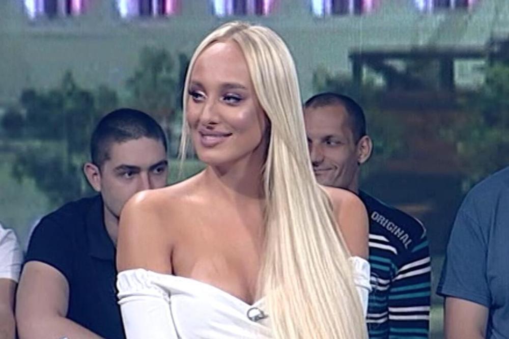 OSVANUO SNIMAK KAKO LUNA ZAISTA PEVA UŽIVO: Anabela izvukla keca iz rukava ZA SVE NEVERNE TOME (VIDEO)