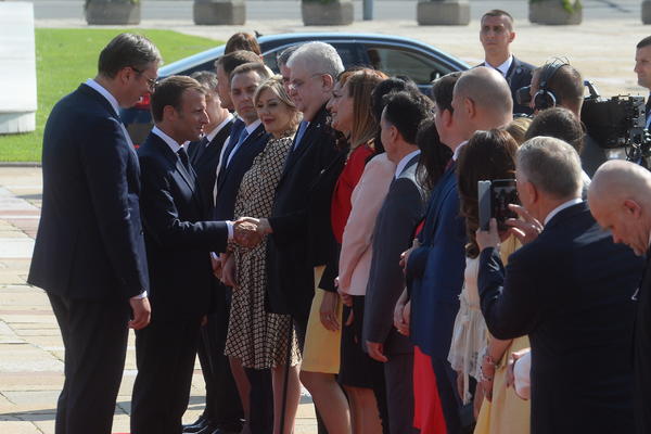 ČANAK SE OGLASIO I ODGOVORIO HEJTERIMA ZAŠTO JE DOČEKAO MAKRONA! Njegove reči nikome iz OPOZICIJE se neće svideti