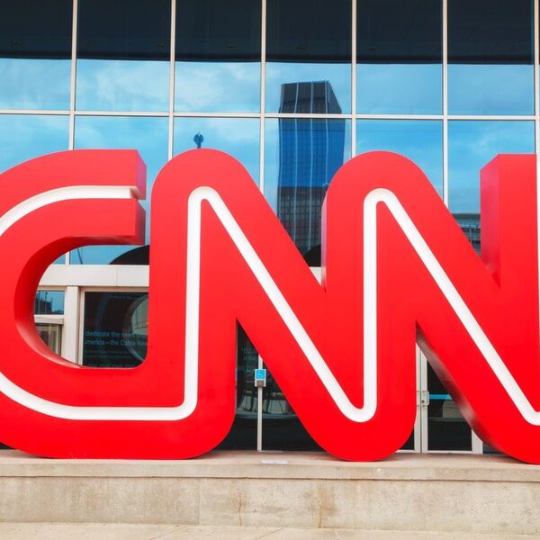 CNN GASI SVOJU USLUGU!